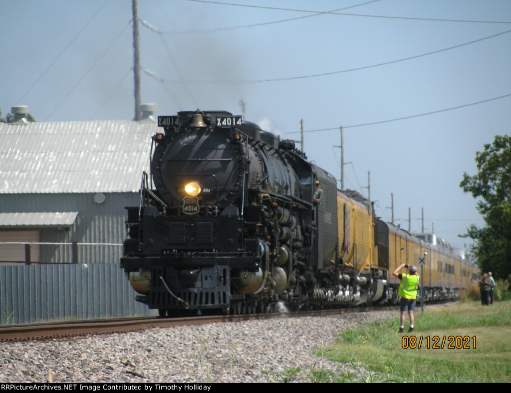 4014 enters town